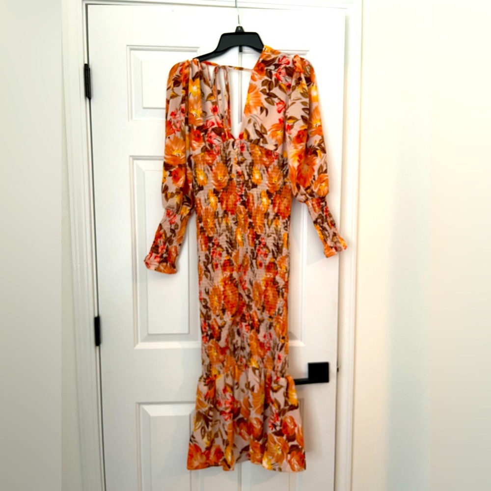 Beautiful tropical dress! Never used! Deep V-neck, scrunch waist down skirt.